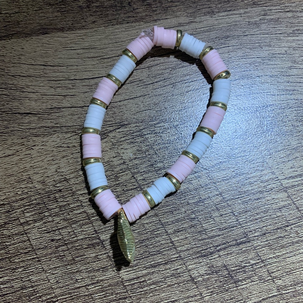 Pink white and gold starfish clay bead bracelet handmade - Picture 4 of 4